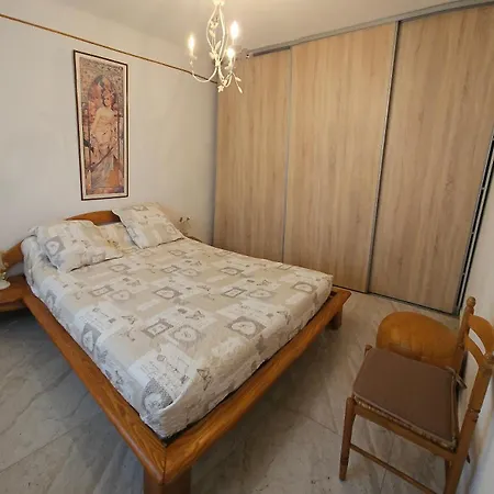 Pavillon Independant Classe 2 Etoiles Climatise بيت للعطل