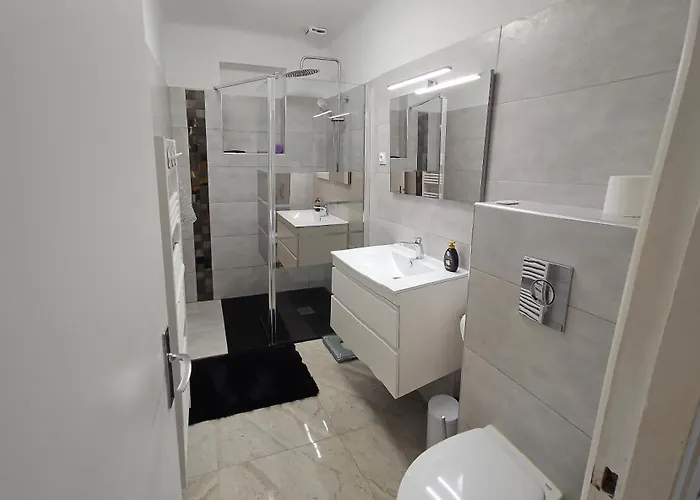 Pavillon Independant Classe 2 Etoiles Climatise بيت للعطل *